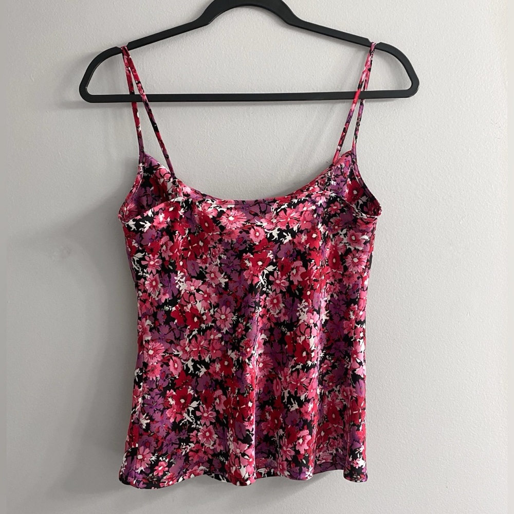 Express Tank Top - Picture 2 of 4